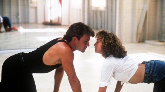 Patrick Swayze y Jennifer Grey en una escena de "Dirty dancing" uno de los filmes más taquilleros de 1987.