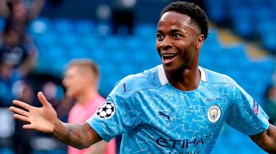 Raheem Sterling del Manchester City celebra después de anotar el 1-0 frente al Madrid, este viernes 7 de agosto.