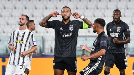 Memphis Depay celebra su gol a la Juventus, el 7 de agosto de 2020.