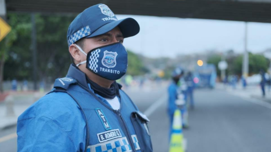 Un agente de tránsito de Guayaquil el pasado 5 de agosto de 2020.