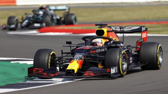 Max Verstappen durante la carrera del aniversario 70 de la Fórmula 1, en Gran Bretaña, el domingo 9 de agosto de 2020.