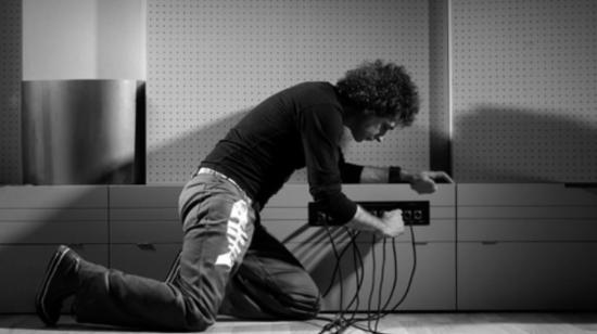 Gustavo Cerati se cuestionó alguna vez si la música estaba en los cables. Esa pregunta siempre estuvo dando vueltas en sus canciones.