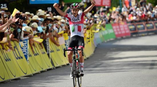 Davide Formolo celebra su victoria en la tercera etapa del Criterium Dauphiné, el viernes 14 de agosto de 2020.