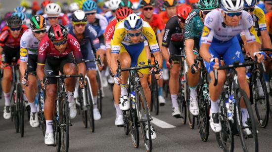 Jhonatan Narváez en el esprint de la segunda etapa del Tour de Valonia, que lo ganó Arnaud Démare, el lunes 17 de agosto de 2020.