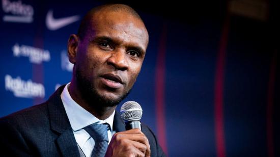 Éric Abidal en una conferencia de prensa del FC Barcelona.