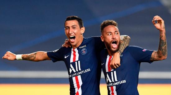 Ángel Di María y Neymar celebran el gol del argentino en la semifinal de la Champions, este martes 18 de agosto de 2020.