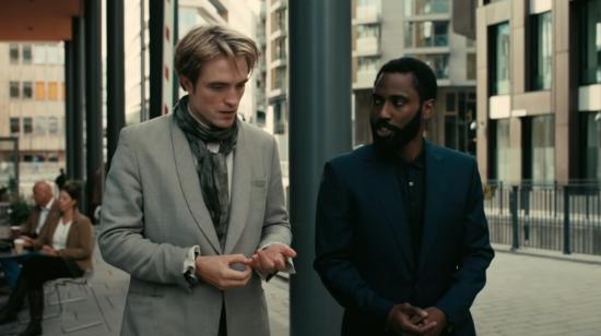 Robert Pattinson y John David Washington en una escena de "Tenet", de Christopher Nolan.