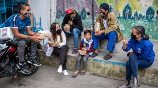 Imagen de referencia: Un grupo de refugiados que perdieron su hogar por la crisis desatada por la pandemia y se encuentran en los albergues apoyados por ACNUR, en Ecuador.