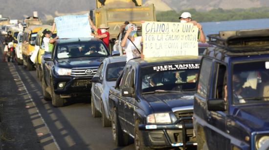 El 18 de agosto de 2020, habitantes de la zona norte de Manabí reclamaron por la construcción de los hospitales de Pedernales y Bahía de Caráquez.