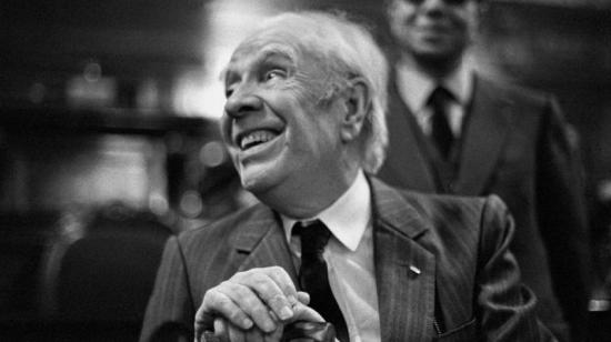 No hay manera de hablar de la literatura universal sin pensar en un apellido tan contundente como este: Borges.