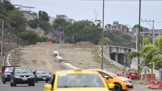 Uno de los viaductos que contemplaba la vía Manta - Colisa.