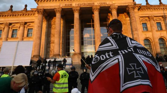 Protesters demonstrate in front of the Reichstag Building during a rally against the government's restrictions following the coronavirus disease (COVID-19) outbreak, in Berlin, Germany, August 29, 2020. REUTERS/Christian Mang