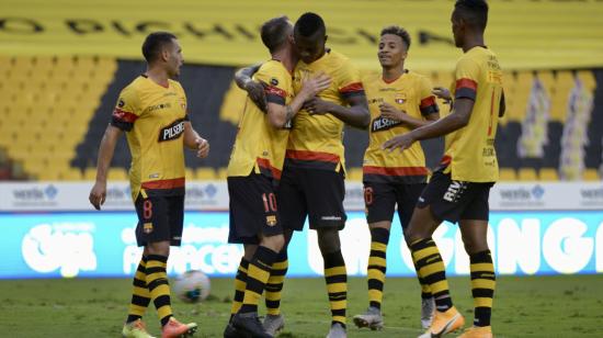 Los jugadores de Barcelona celebran el gol de Damián Díaz ante el Olmedo de Riobamba, el sábado 29 de agosto, en el estadio Monumental.