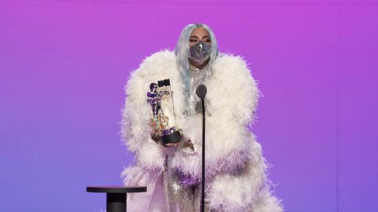 Lady Gaga habla tras recibir uno de los premios MTV VMA 2020, en Nueva York, Estados Unidos, en la gala de entrega de los premios Video Music Awards (VMA) de la cadena MTV.