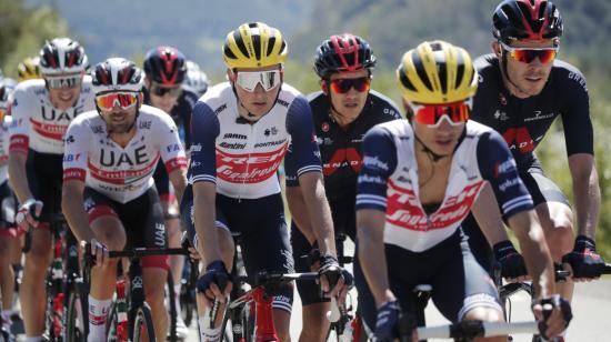 Richard Carapaz, en el pelotón de la Etapa 4 del Tour de Francia, el martes 1 de septiembre de 2020.