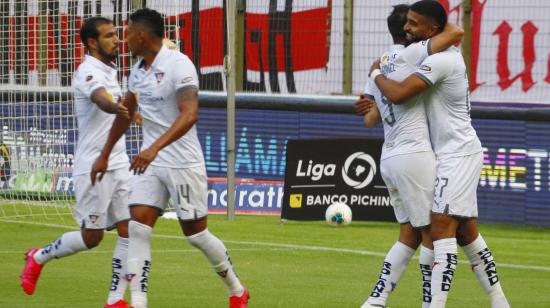 Los futbolistas de Liga de Quito festejan el gol contra Macará, el martes 1 de septiembre de 2020.