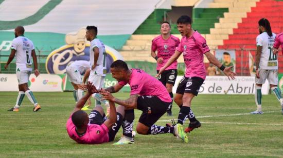 Los jugadores de Independiente festejan uno de los goles contra Liga de Portoviejo, el 2 de septiembre de 2020.