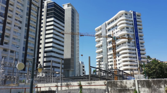 Obras de construcción en Puerto Santa Ana, en Guayaquil, el 1 de junio de 2020.