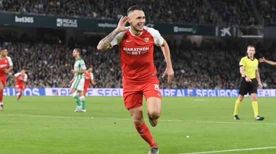 El jugador argentino del Sevilla, Lucas Ocampos, celebra un gol.