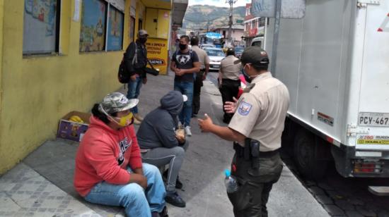 La Policía Nacional realiza operativos en la parroquia de Chillogallo, el 2 de septiembre de 2020.