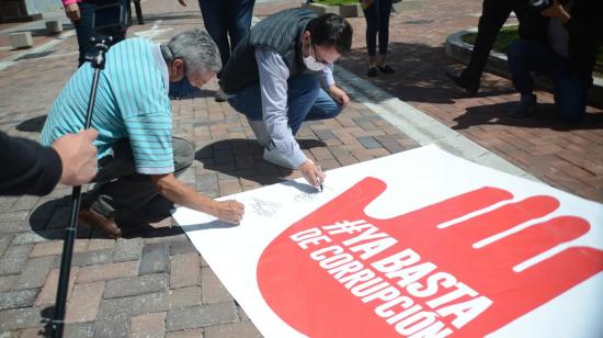 Miembros del movimiento Actúa! se reunieron en los exteriores de la Asamblea, el 7 de septiembre de 2020, para presionar por la aprobación de la reforma constitucional.