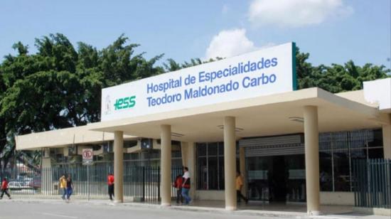 Fachada del hospital Teodoro Maldonado Carbo del IESS, en el sur de Guayaquil, el 11 de septiembre de 2020.