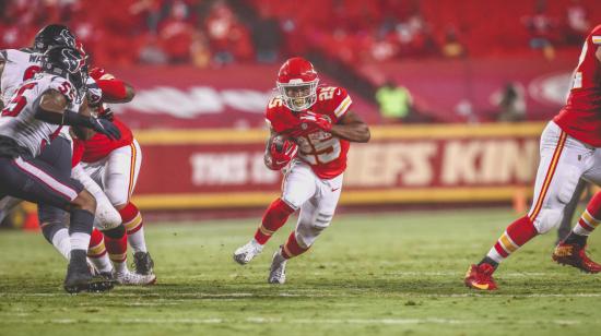 El jugador Clyde Edwards Helaire en una acción a favor de los Chiefs, el jueves 10 de septiembre de 2020 en el regreso de la NFL.