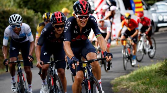 Michal Kwiatkowski, Richard Carapaz y Egan Bernal, en el ascenso al Puy Mary, en la Etapa 13 del Tour de Francia, el viernes 11 de septiembre de 2020.