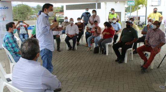 El Ministro de Transporte y Obras Públicas (c), Gabriel Martínez, estuvo en Pedernales el domingo 13 de septiembre. Allí se reunió con el alcalde, Óscar Arcentales, el Gobernador de Manabí, Tito Nilton, y pobladores. Martínez garantizó la construcción del hospital.