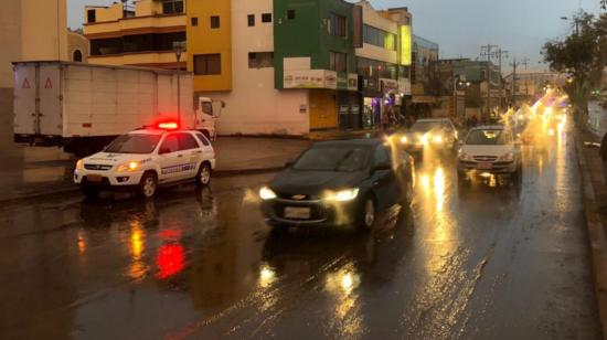 Autos transitan por la avenida Manuel Córdova Galarza, el 17 de septiembre de 2020.