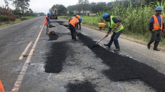 Trabajadores en la vía Santo Domingo - Buena Fe el pasado 20 de septiembre de 2020.