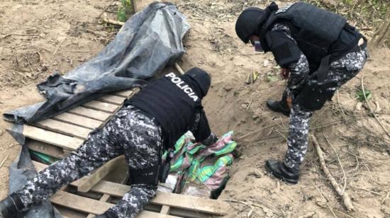 El 27 de agosto de 2020, la Policía Nacional encontró una pista clandestina en el cantón Jipijapa de Manabí y decomisó tres toneladas de droga.