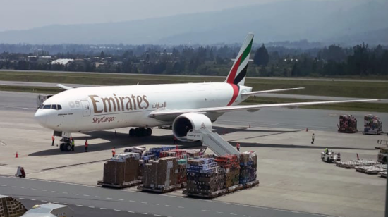 Un avión de carga en el aeropuerto Mariscal Sucre el pasado 25 de septiembre de 2020.