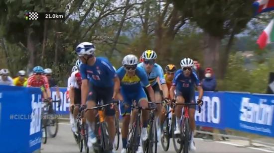 Richard Carapaz en el pelotón durante el Mundial de ciclismo, este domingo 27 de septiembre de 2020.