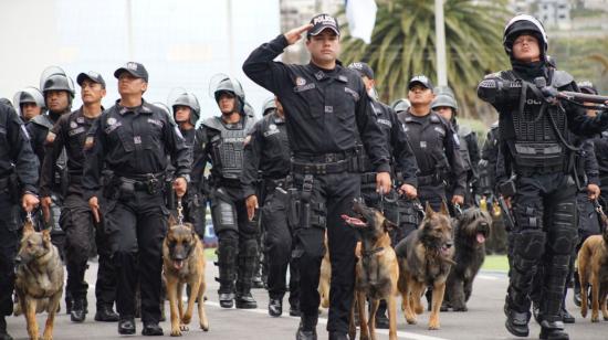 La Policía tiene 52 mil uniformados activos. Ceremonia por los 82 años de profesionalización de la Policía Nacional y graduación de 297 cadetes, en Quito, en marzo de 2020.