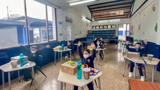 Alrededor de 25 alumnos del colegio SEK de Quito iniciaron clases presenciales, el 30 de septiembre de 2020.