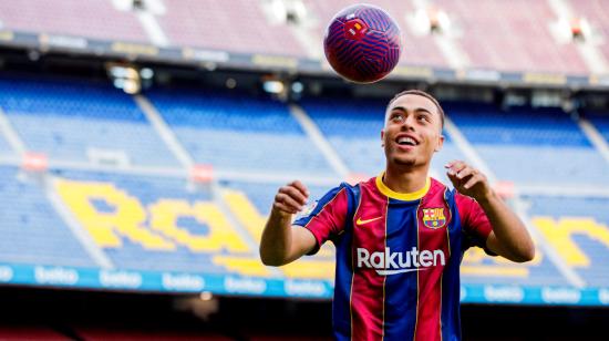 Sergiño Dest durante su presentación como nuevo jugador del FC Barcelona, este jueves 1 de octubre de 2020.