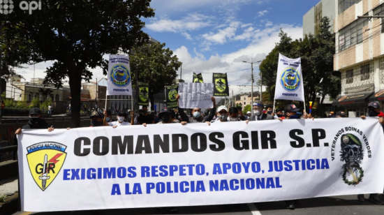 La protesta de los policías en servicio pasivo reclamó por un manejo honesto en el Isspol este 2 de octubre de 2020.