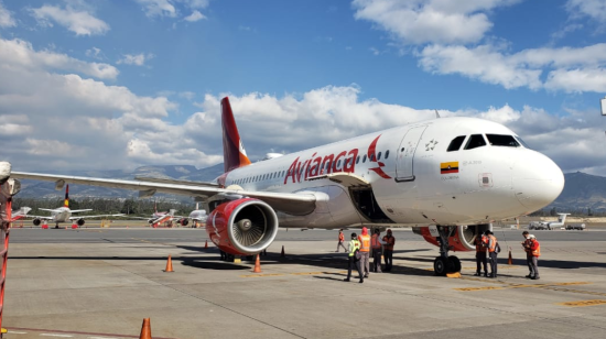 El avión de Avianca procedente de Bogotá que llegó a Quito este 2 de octubre de 2020.