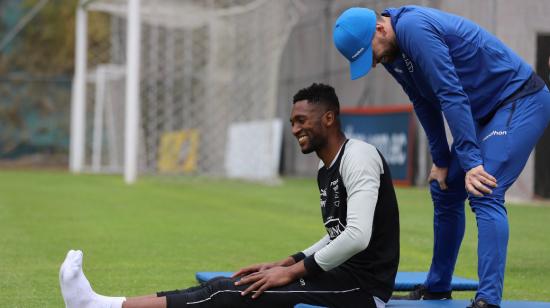 Alexander Domínguez durante el entrenamiento de la Selección antes de enfrentar a Argentina