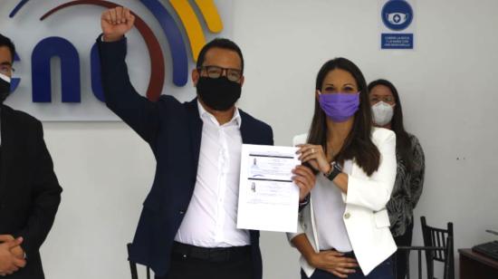 Juan Fernando Velasco y Ana María Pesántez, en la inscripción de su candidatura por Construye, el 5 de octubre de 2020.