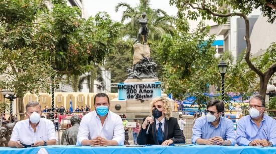 La alcaldesa Cynthia Viteri durante una rueda de prensa por el Bicentenario de la Independencia, el 5 de octubre de 2020.