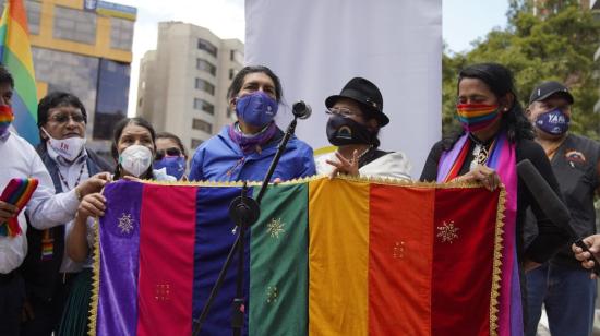 Yaku Pérez, Cecilia Velasque y Virma Cedeño durante la inscripción del binomio de Pachakutik, el 6 de octubre de 2020.