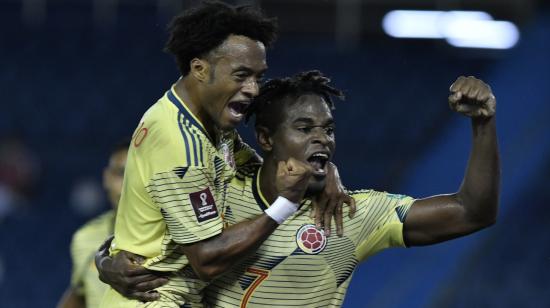 Duvan Zapata y Juan Cuadrado festejan uno de los goles ante Venezuela, el viernes 9 de octubre de 2020.