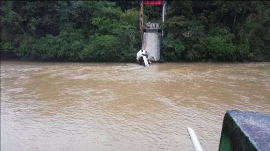 Imagen del puente caído en el Río Zamora, el 17 de octubre de 2020..