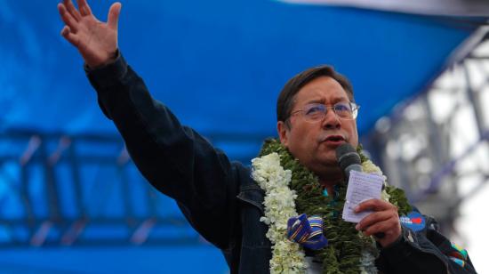 Fotografía del presidente electo de Bolivia, Luis Arce durante su cierre de campaña el 14 de octubre de 2020 en la ciudad de El Alto.