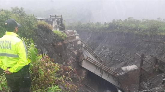 El colapso del puente sobre el río Montana, en la provincia de Napo, ocurrió el 22 de octubre de 2020.