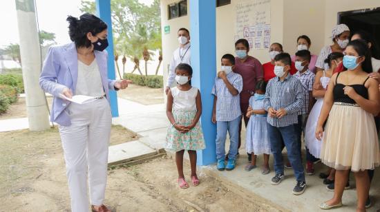 El 7 de septiembre de 2020, la vicepresidenta María Alejandra Muñoz visitó la Unidad Educativa 9 de Mayo, en Machala.