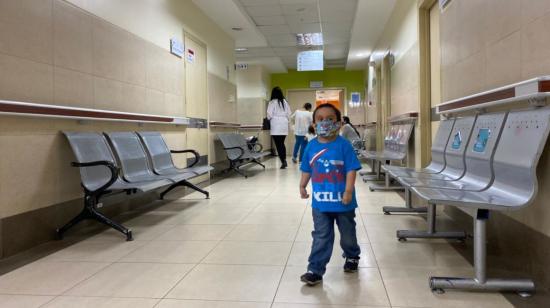 Víctor de 8 años, tiene el Síndrome de Laron. Está en el Hospital para someterse a exámenes previo a recibir el medicamento Increlex. 28 de Septiembre de 2020