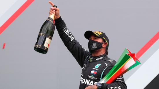 Lewis Hamilton celebra su victoria 92 en el Gran Premio de Portugal, este domingo 25 de octubre de 2020.